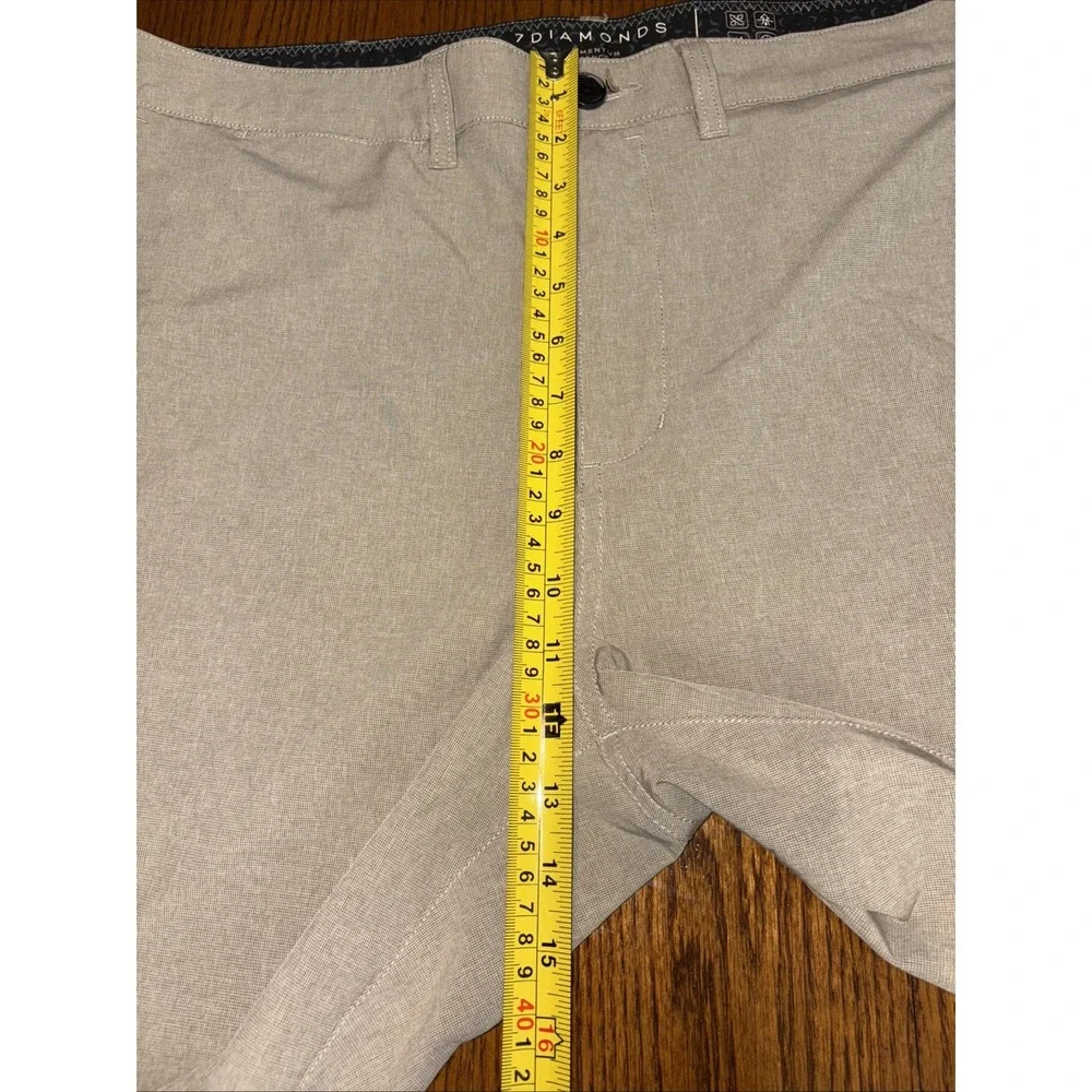 7 Diamonds Momentum Performance Shorts Men's Size 38 Beige Chino Golf
